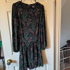 Tommy Hilfinger Green Paisley Print Long Sleeve Dress with Tie Waist; Size 10.
